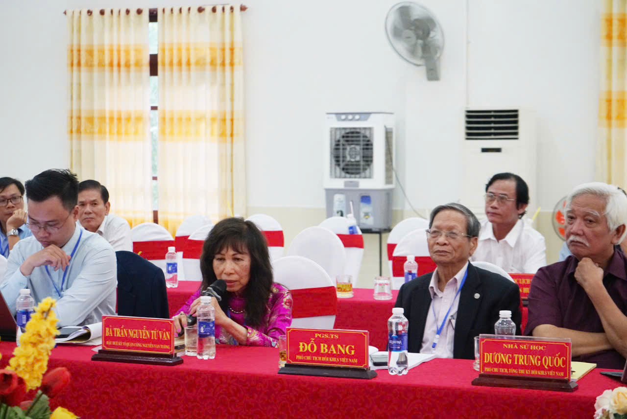 Nh&agrave; sử học Dương Trung Quốc, PGS.TS Đỗ Bang tham dự hội thảo - Ảnh: C.N